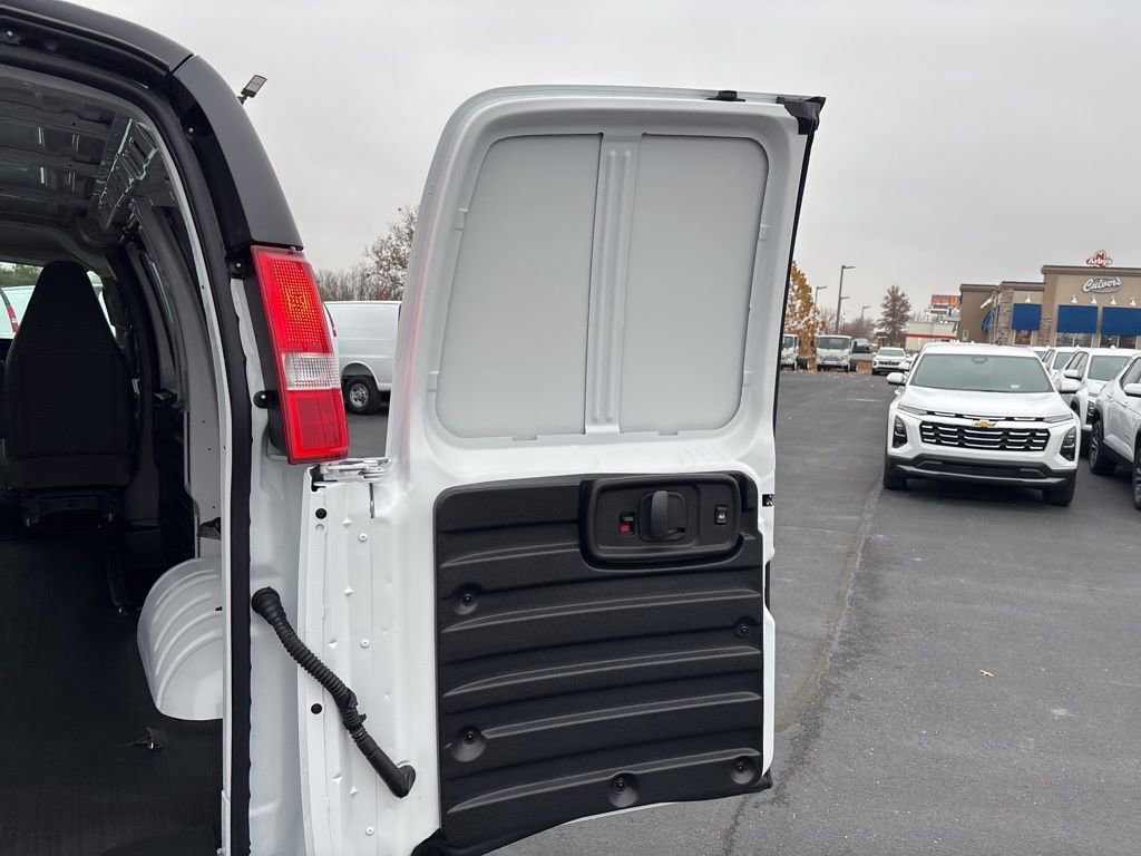 New 2025 Chevrolet Express 2500 w/ Driver Convenience Package image 30