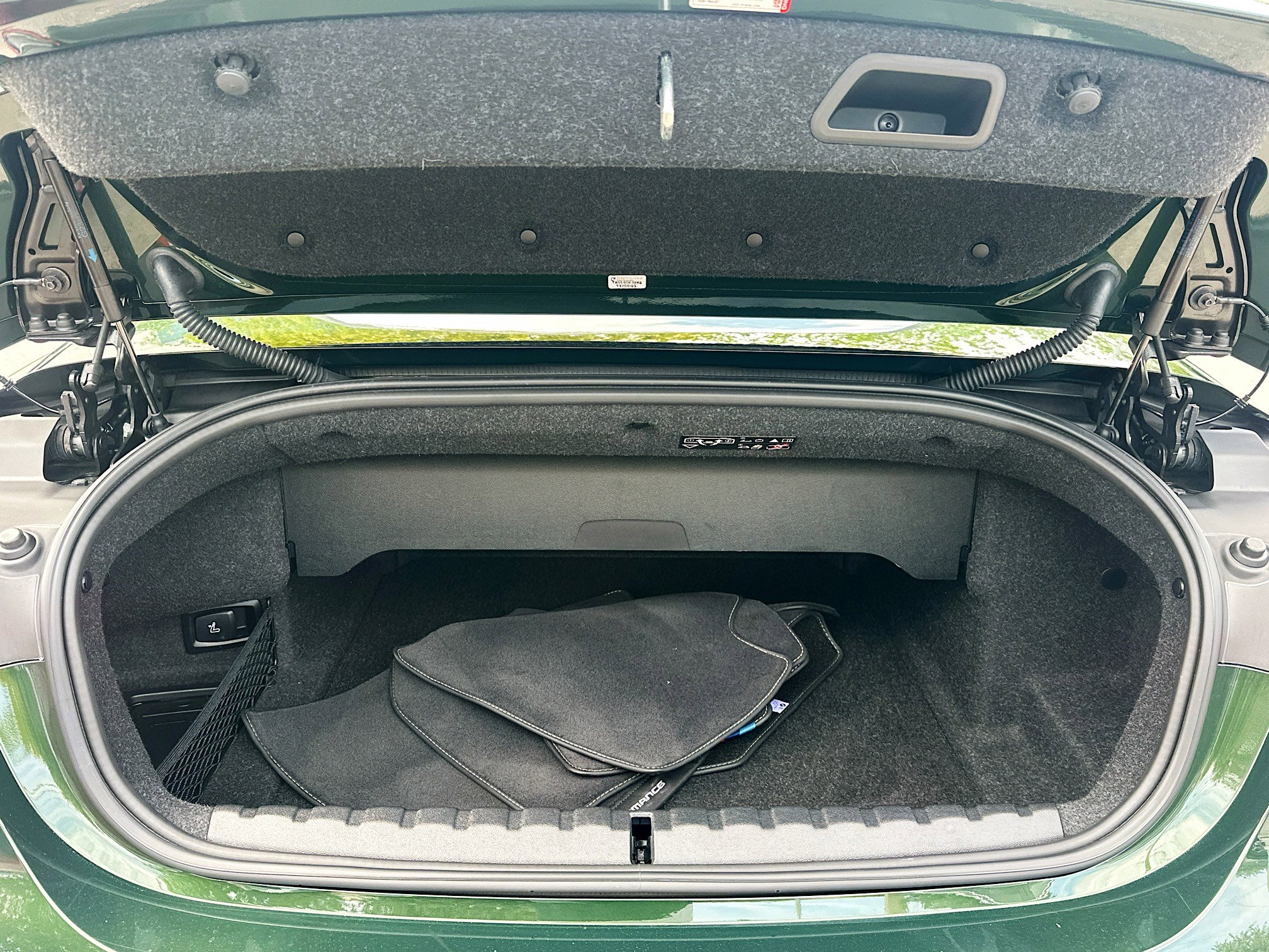 Used 2024 BMW M440i Convertible w/ Premium Package image 22