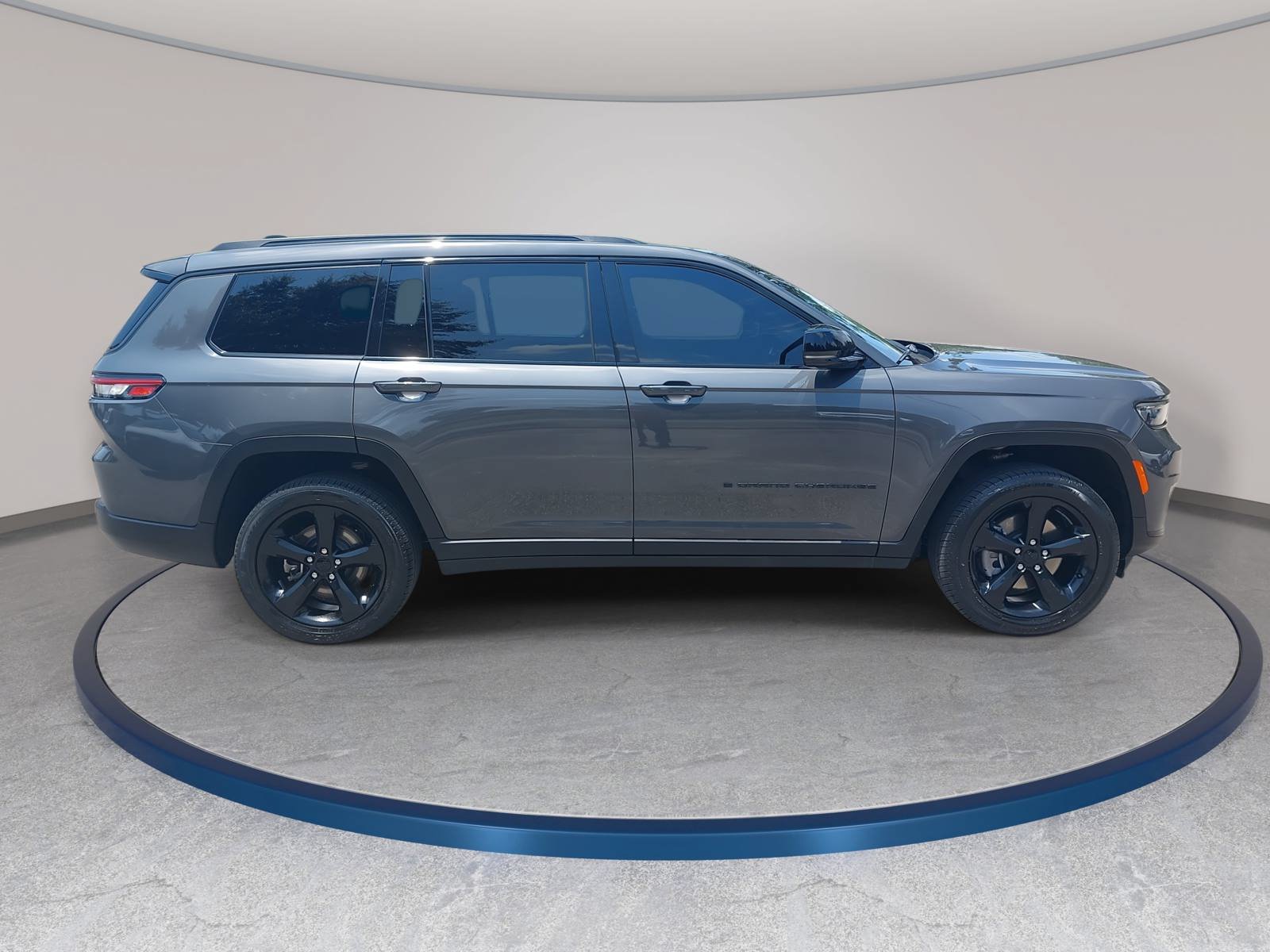 Used 2025 Jeep Grand Cherokee L Limited w/ Black Appearance Package AWD/4WD image 4
