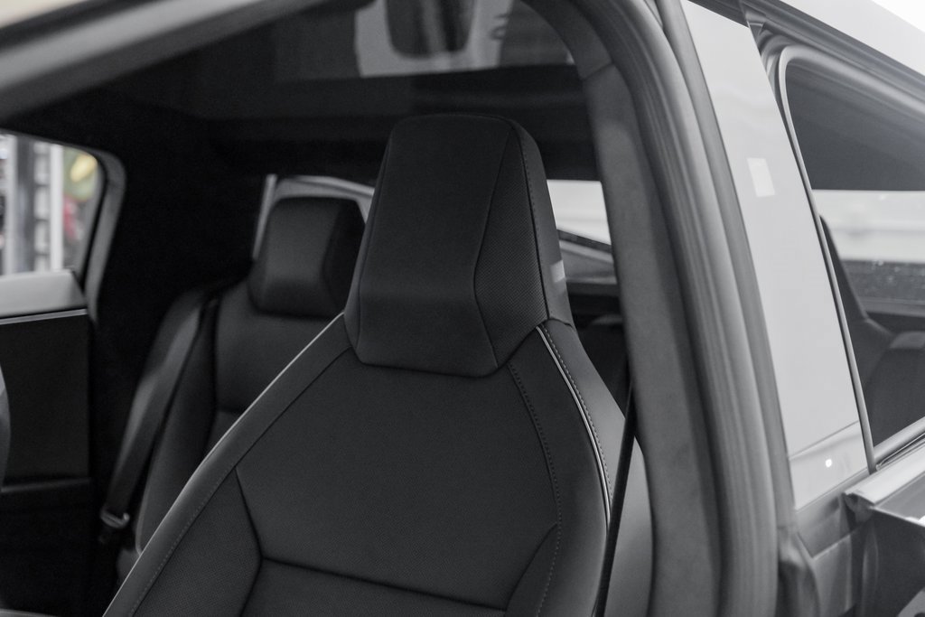Used 2025 Tesla Cybertruck AWD Crew Cab image 33