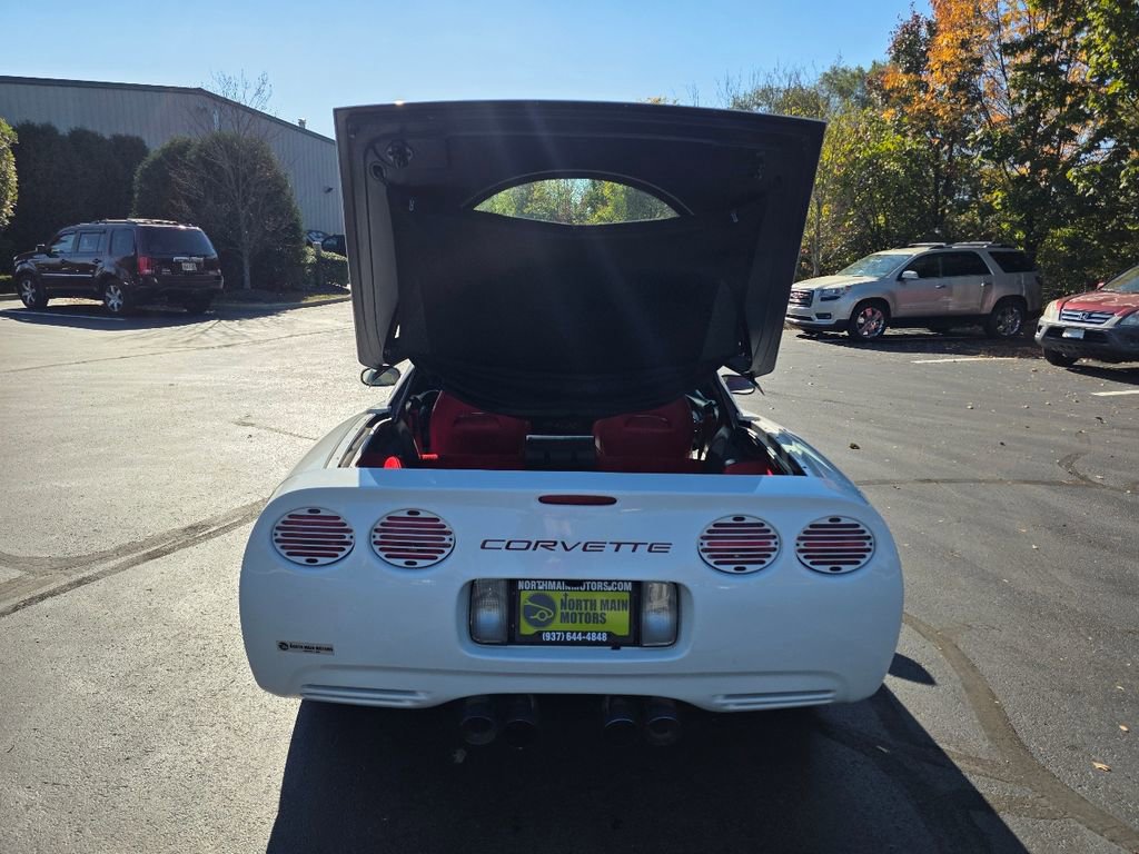 Used 2004 Chevrolet Corvette Coupe w/ Preferred Equipment Group image 32