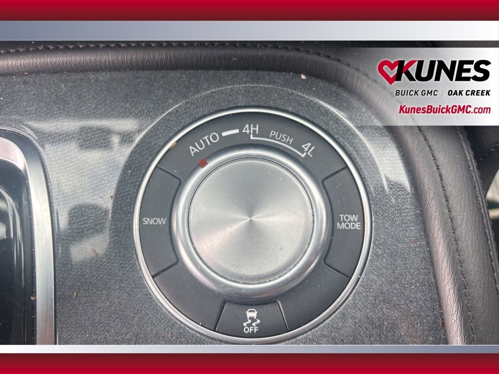 Used 2023 Nissan Armada SV image 32