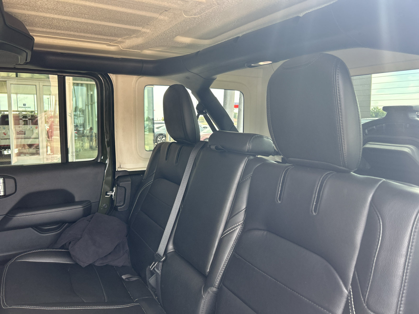 Used 2022 Jeep Wrangler Unlimited Sahara w/ Cold Weather Group AWD/4WD image 14