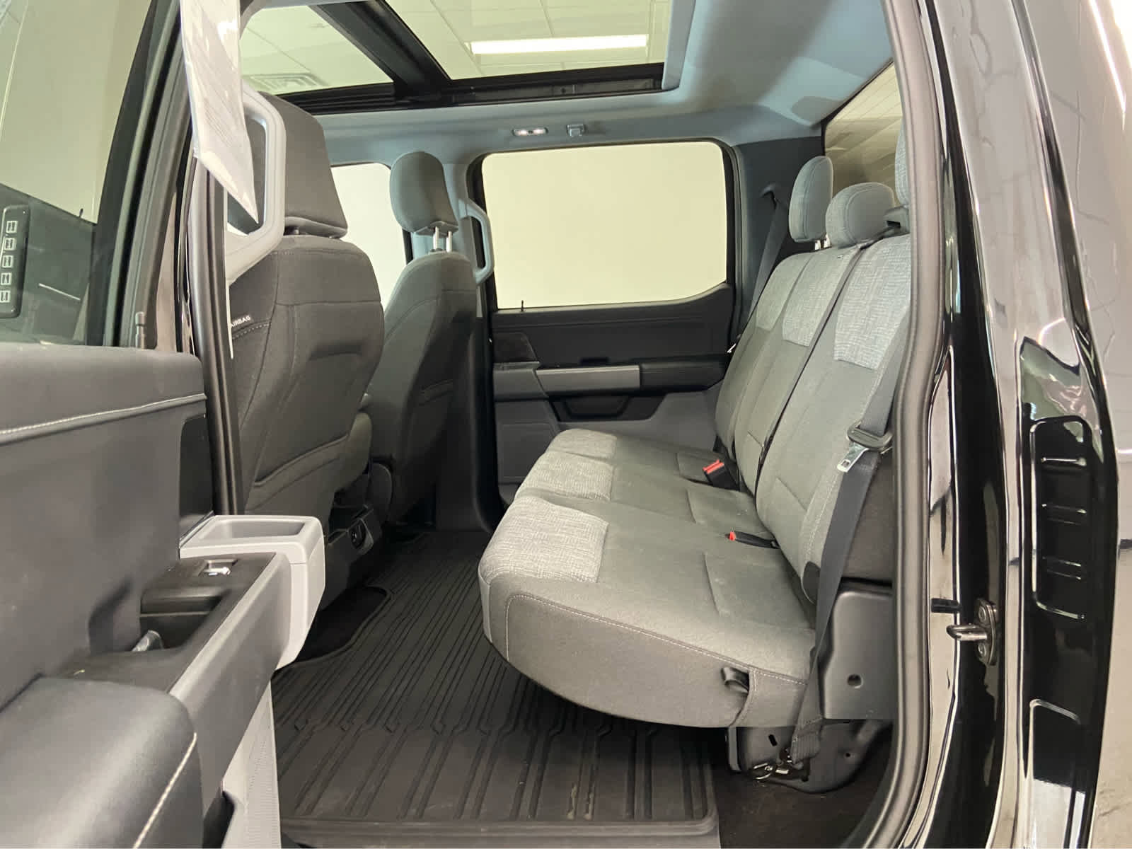 Used 2022 Ford F150 XLT w/ Equipment Group 302A High image 17