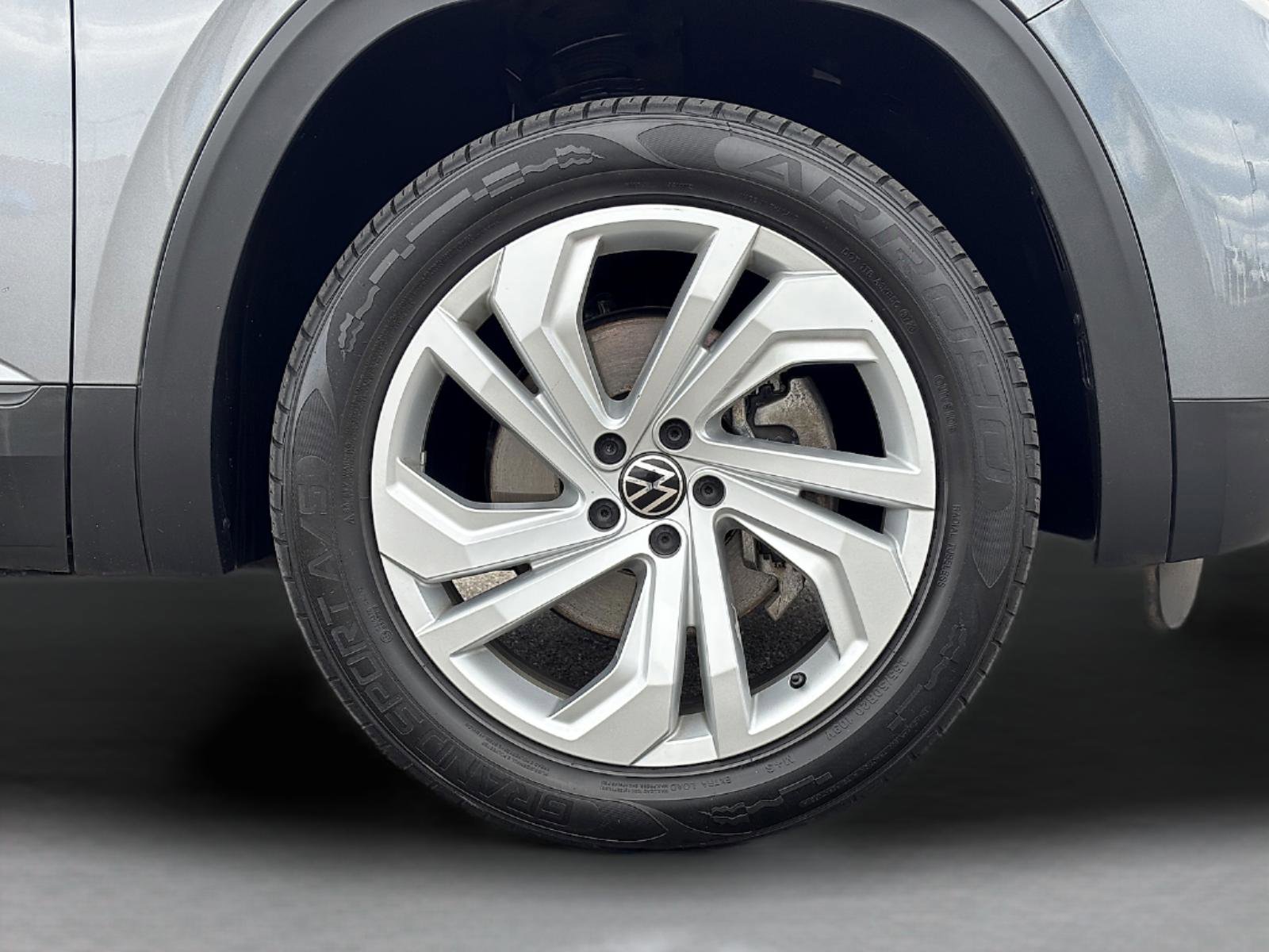 Used 2021 Volkswagen Atlas SE image 12