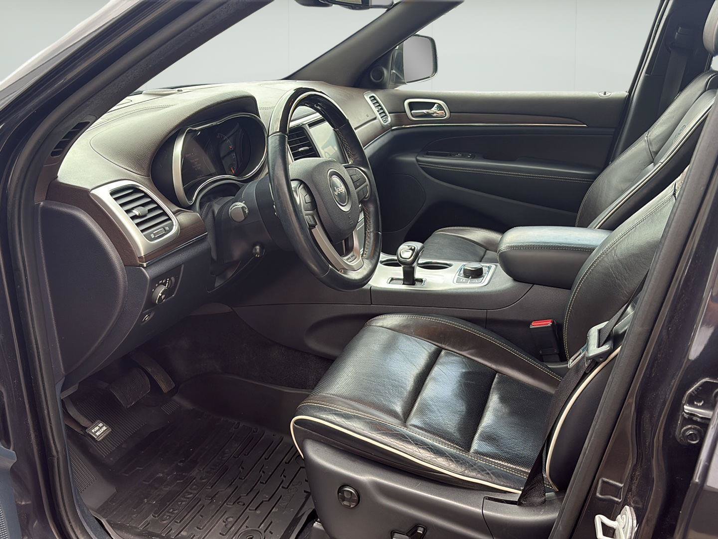 Used 2015 Jeep Grand Cherokee Overland AWD/4WD image 5