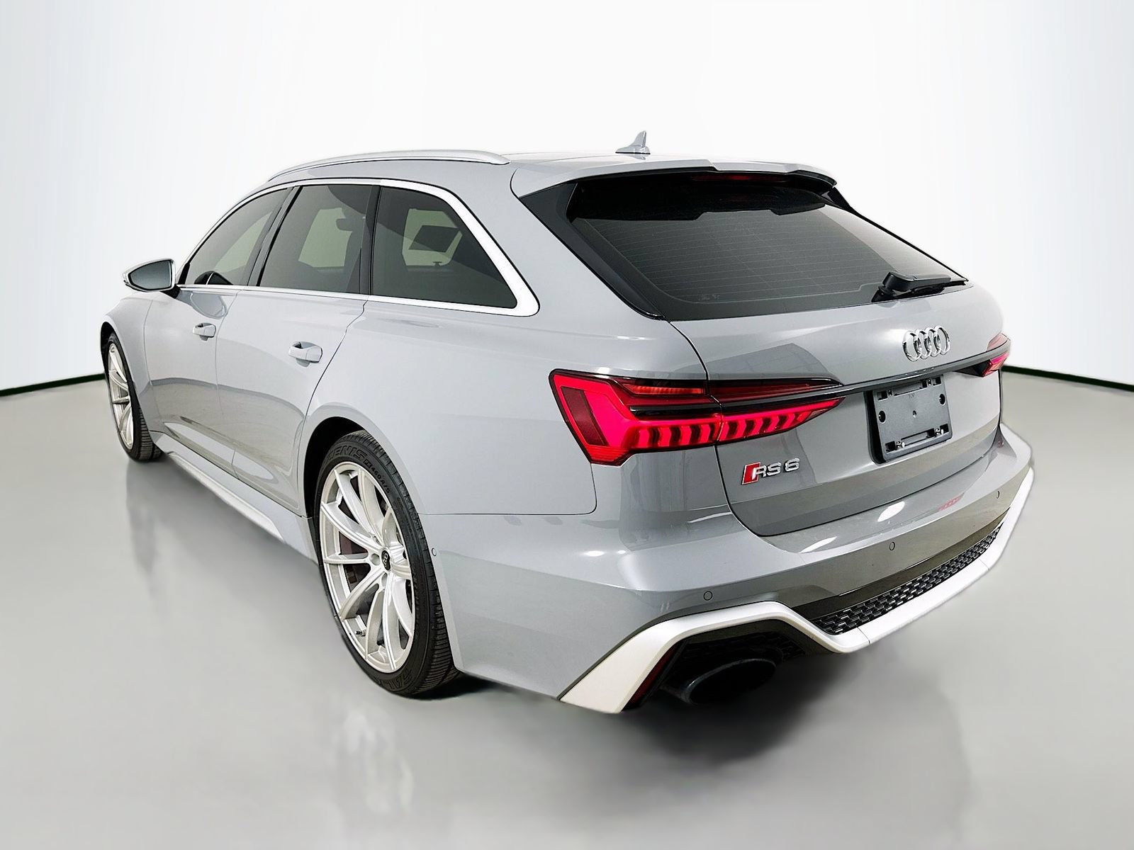 Used 2023 Audi RS 6 w/ Executive Package AWD/4WD image 7