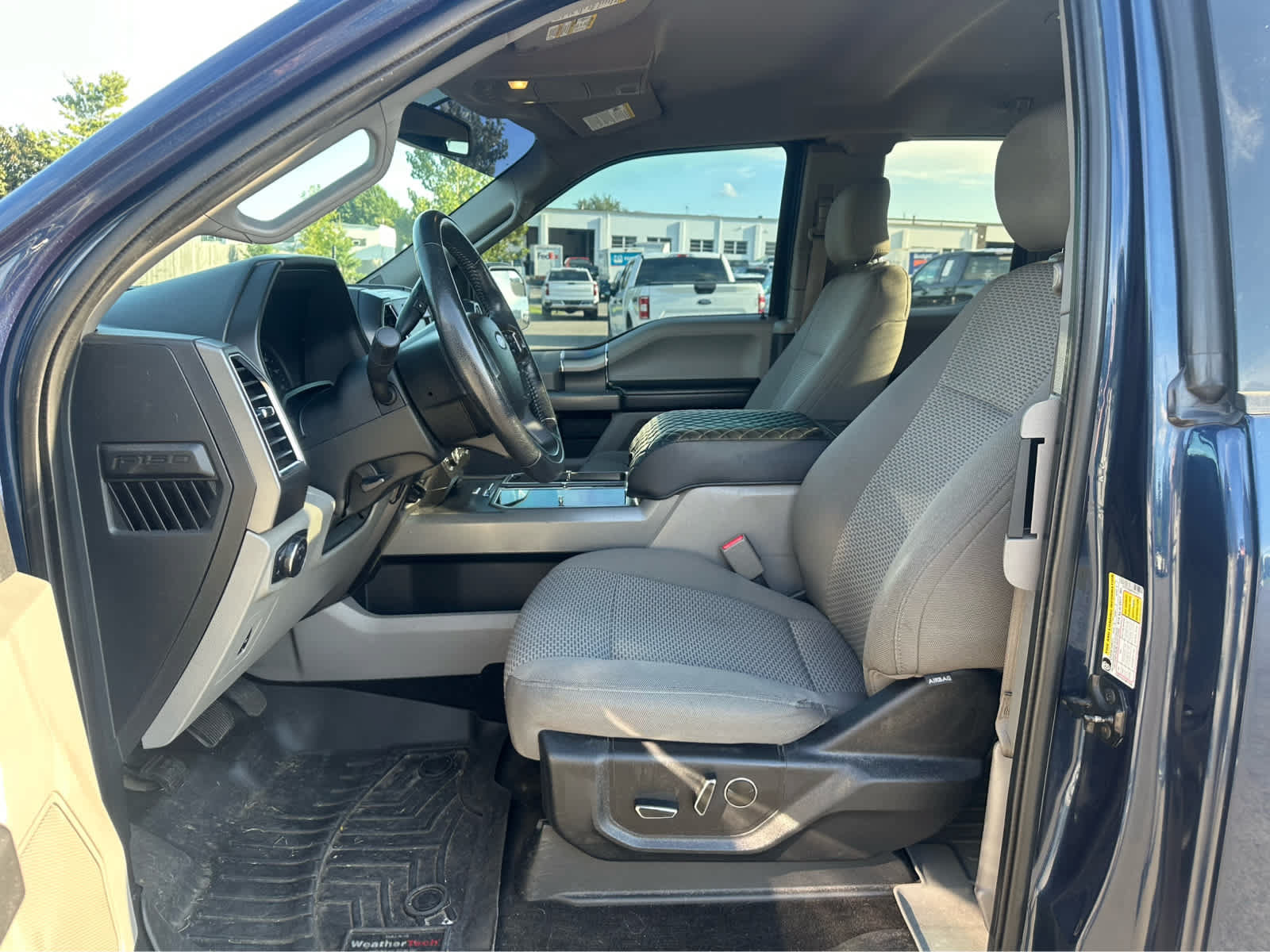 Used 2015 Ford F150 XLT w/ Equipment Group 302A Luxury AWD/4WD image 9