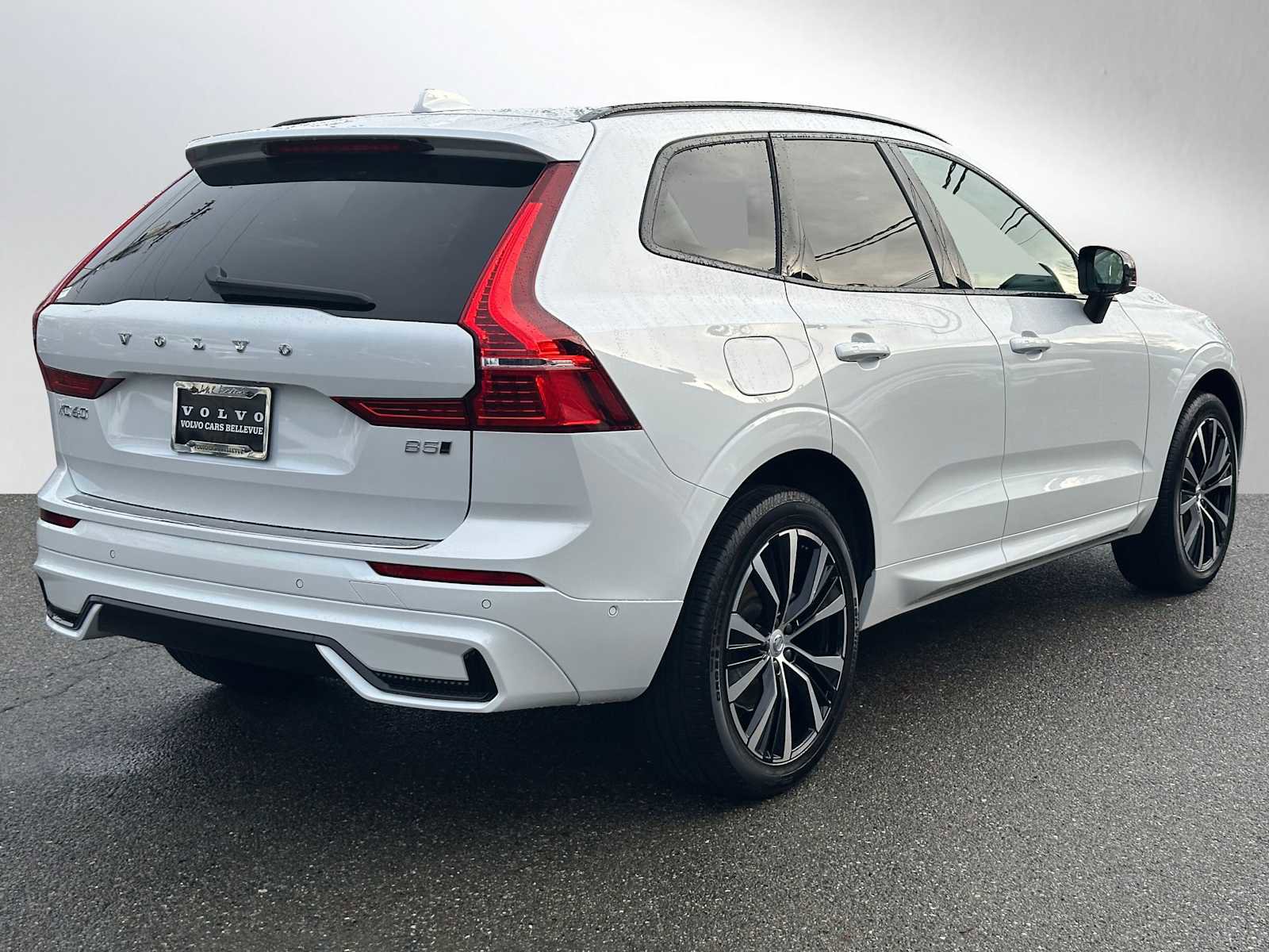 Used 2025 Volvo XC60 B5 Plus w/ Protection Package Premier image 3