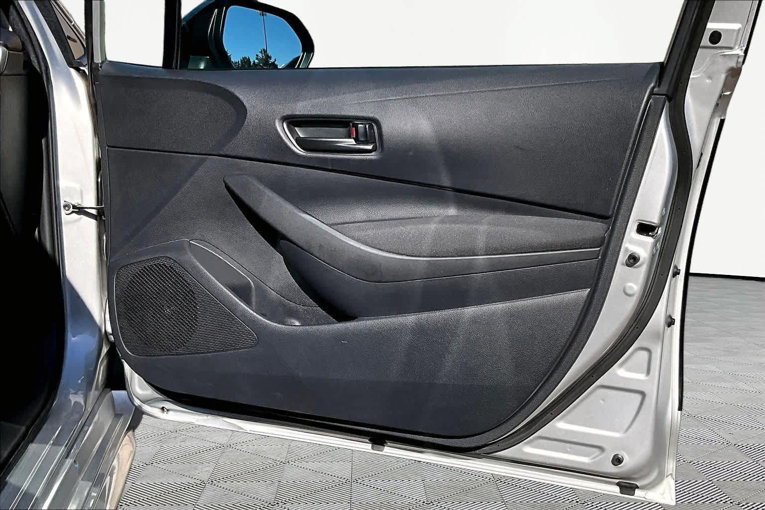 Used 2025 Toyota Corolla LE FWD image 23