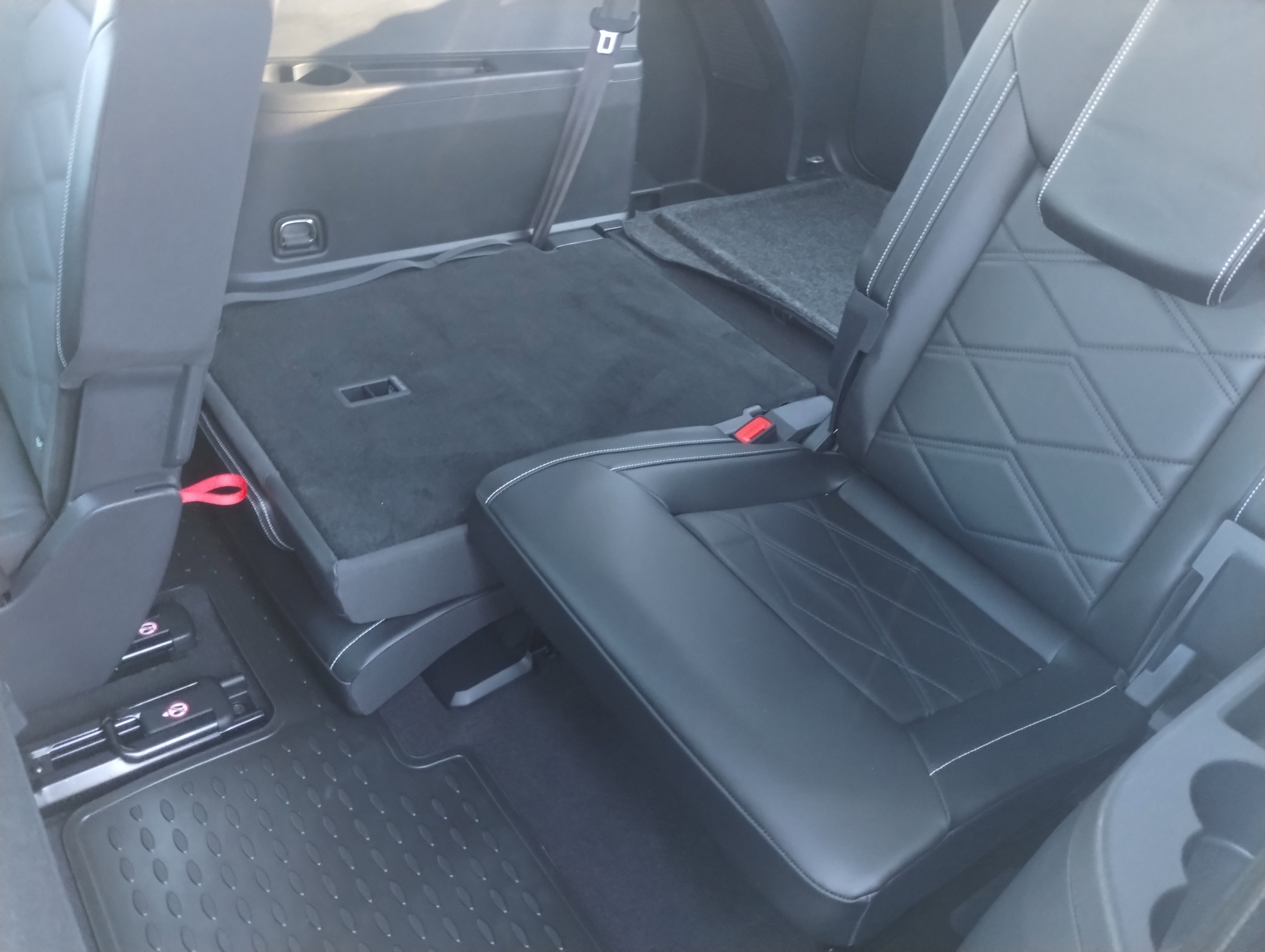 Used 2024 Volkswagen Atlas SE image 19