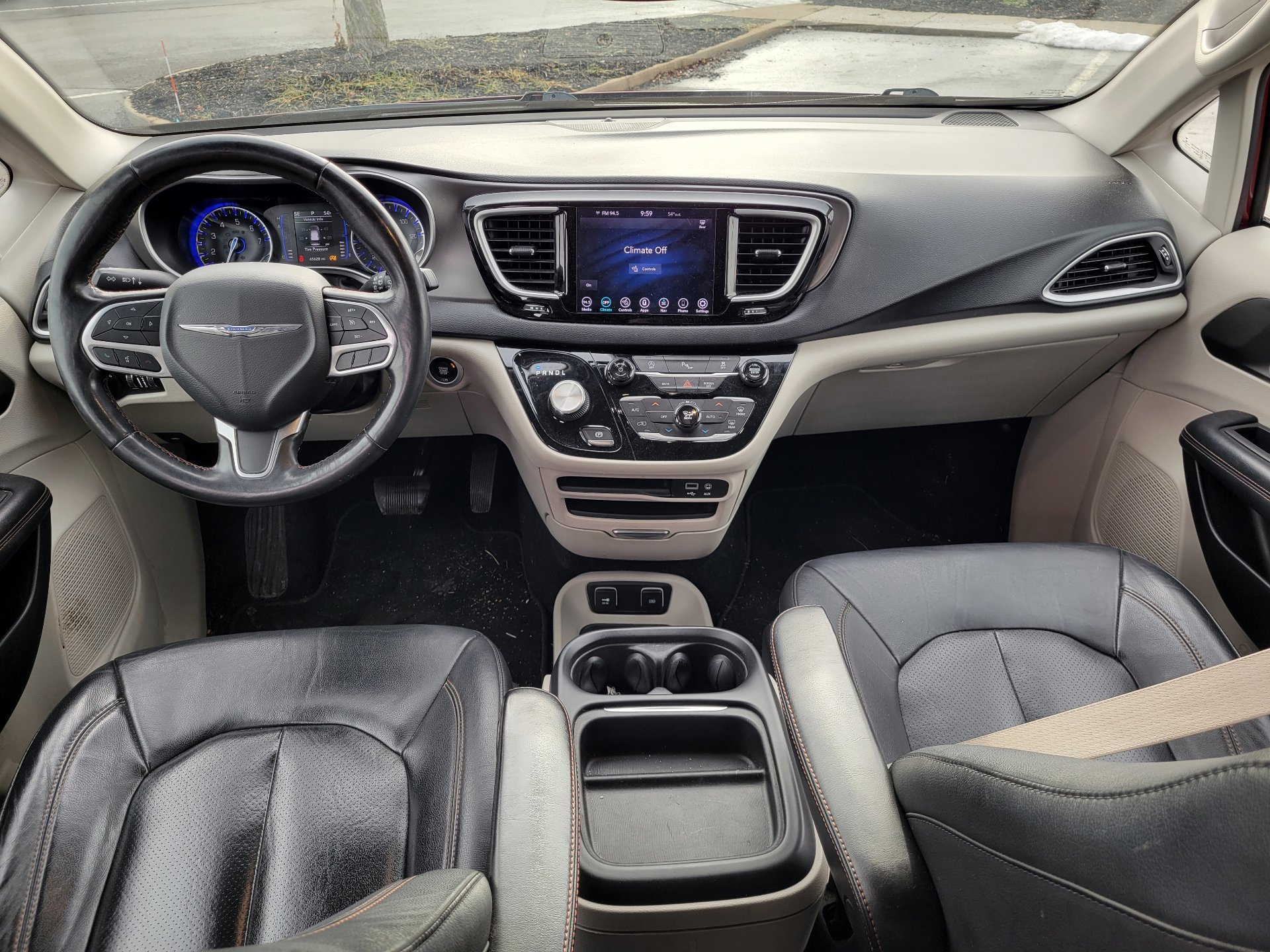 Used 2020 Chrysler Pacifica Touring-L FWD image 10