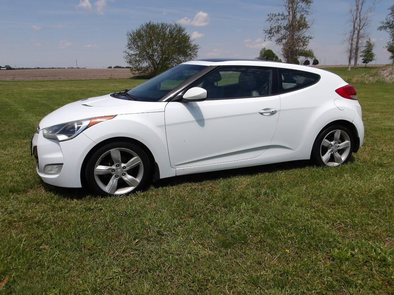 Used 2013 Hyundai Veloster w/ Tech Pkg FWD image 10