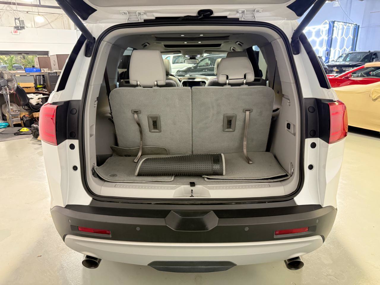 Used 2017 GMC Acadia SLT AWD/4WD image 30