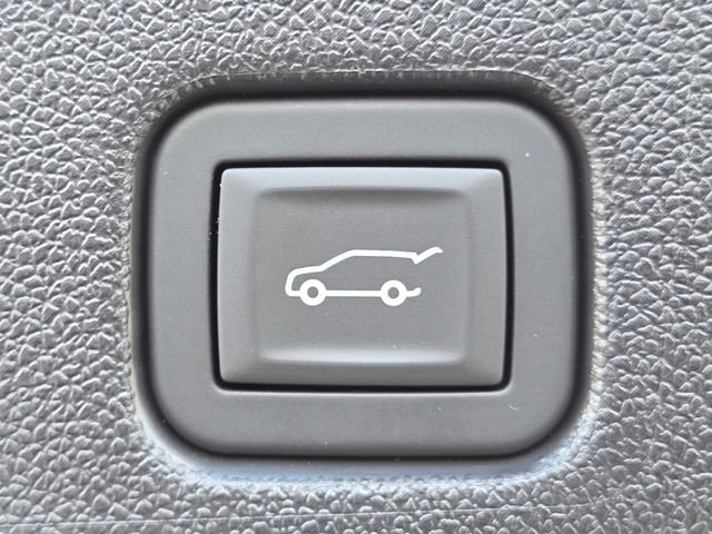 Used 2025 Chevrolet Traverse LT w/ LPO, Floor Liner Package FWD image 20