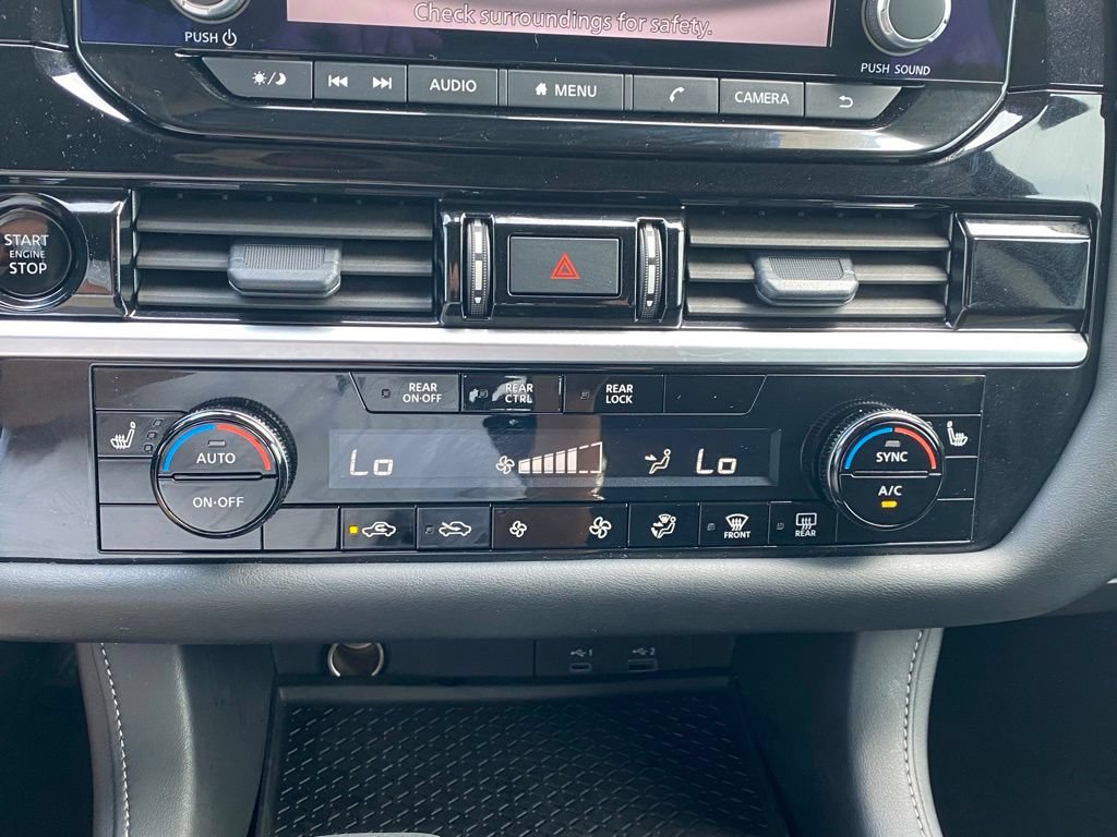 Used 2025 Nissan Pathfinder SV FWD image 17