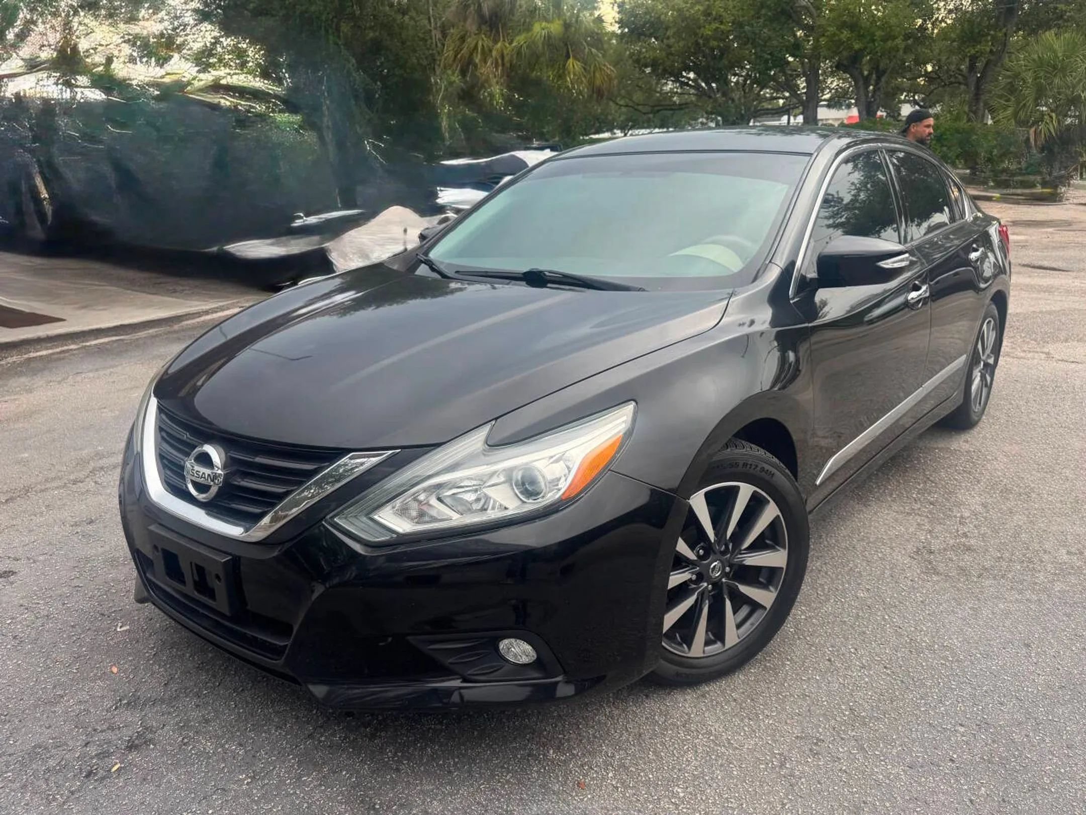 Used 2017 Nissan Altima 2.5 SV FWD image 2