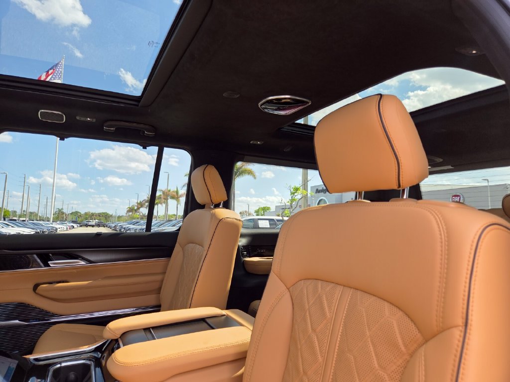 New 2026 Jeep Grand Wagoneer Summit AWD/4WD image 9