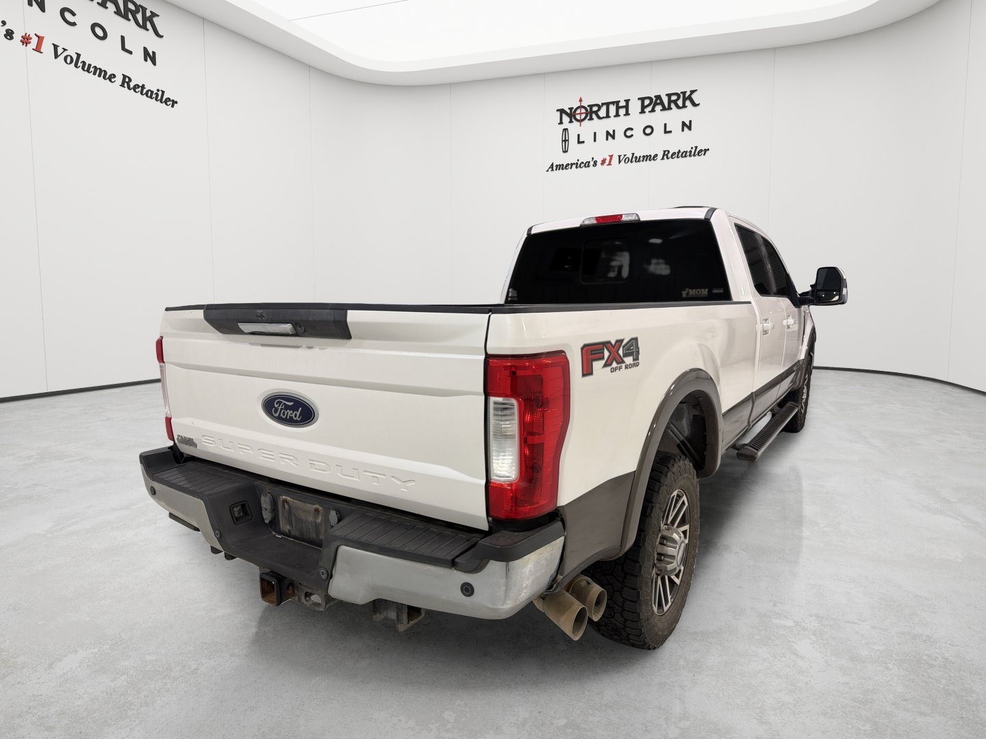 Used 2017 Ford F350 Lariat w/ Lariat Value Package AWD/4WD image 5
