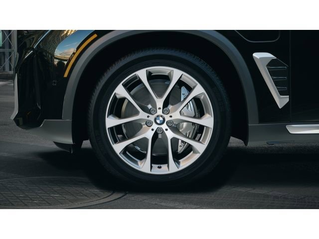 New 2026 BMW X5 xDrive50e w/ Premium Package image 7