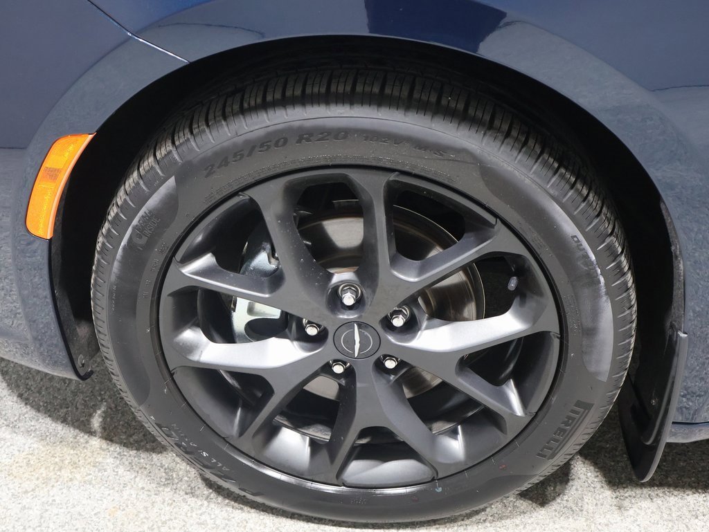 Used 2024 Chrysler Pacifica Limited w/ Uconnect Theater Family Group image 8