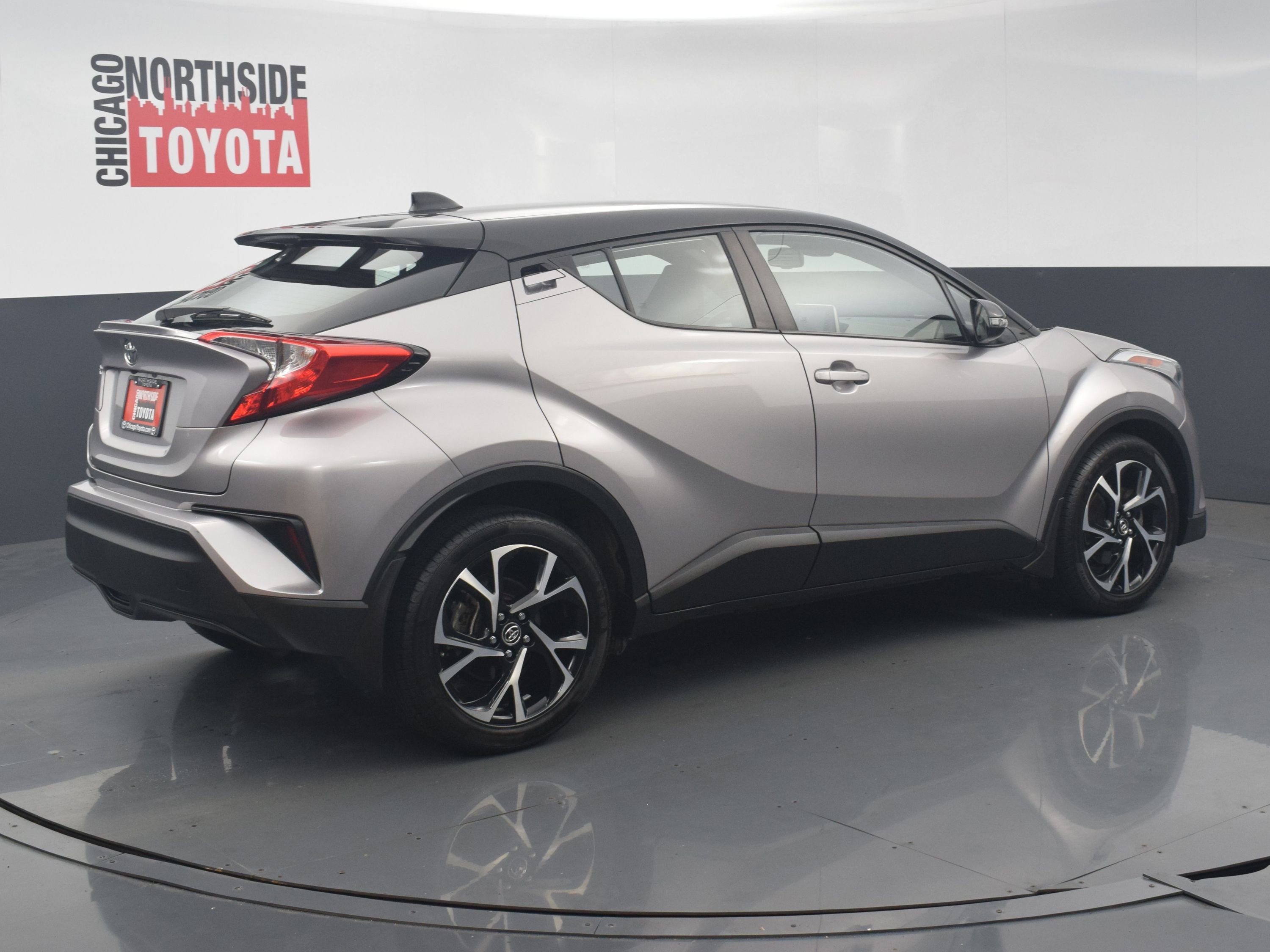 Used 2019 Toyota C-HR XLE image 4