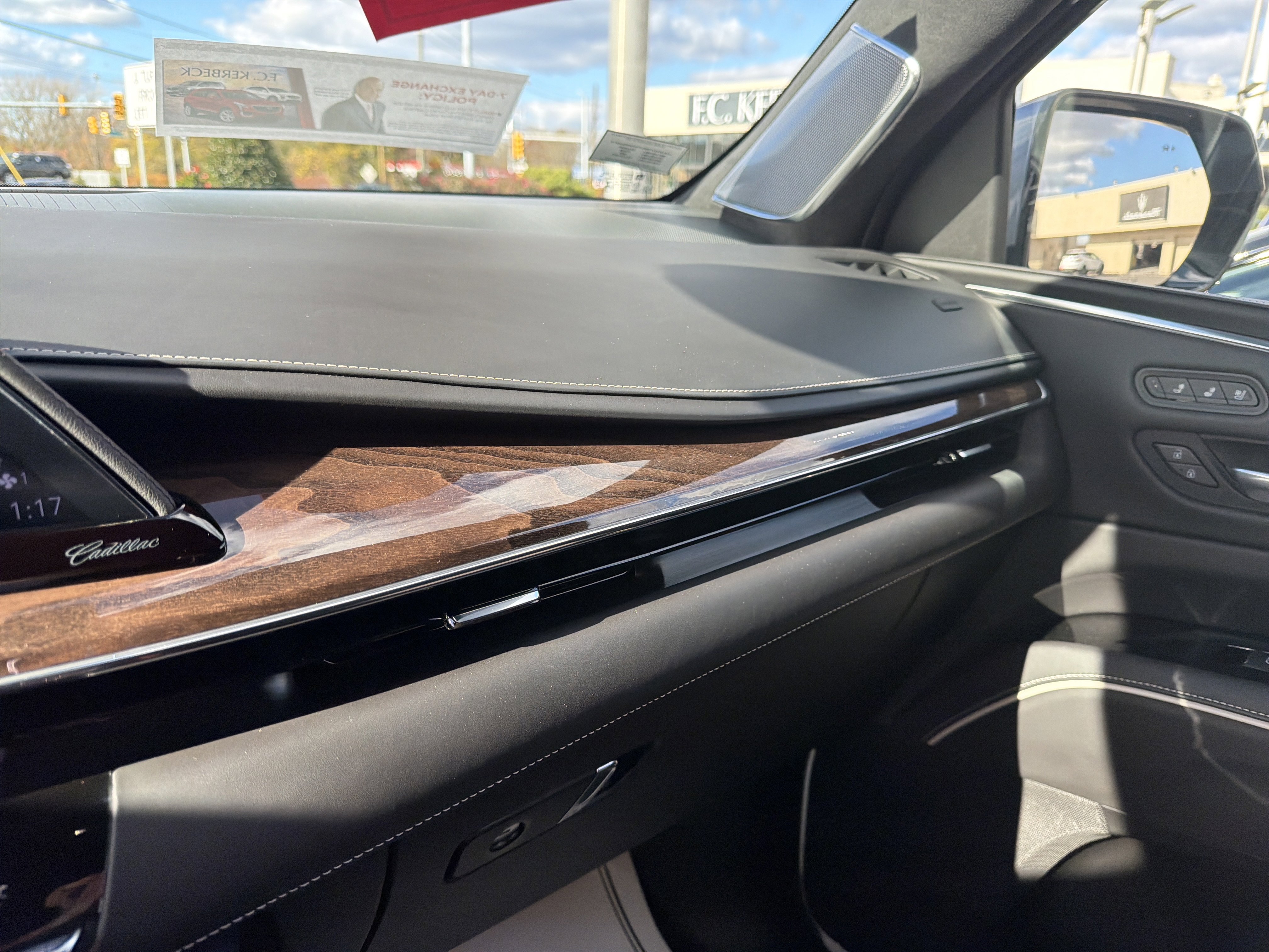 Used 2022 Cadillac Escalade ESV Premium Luxury Platinum image 21