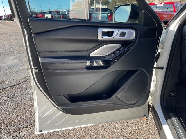 Used 2022 Ford Explorer Platinum w/ Equipment Group 601A image 11