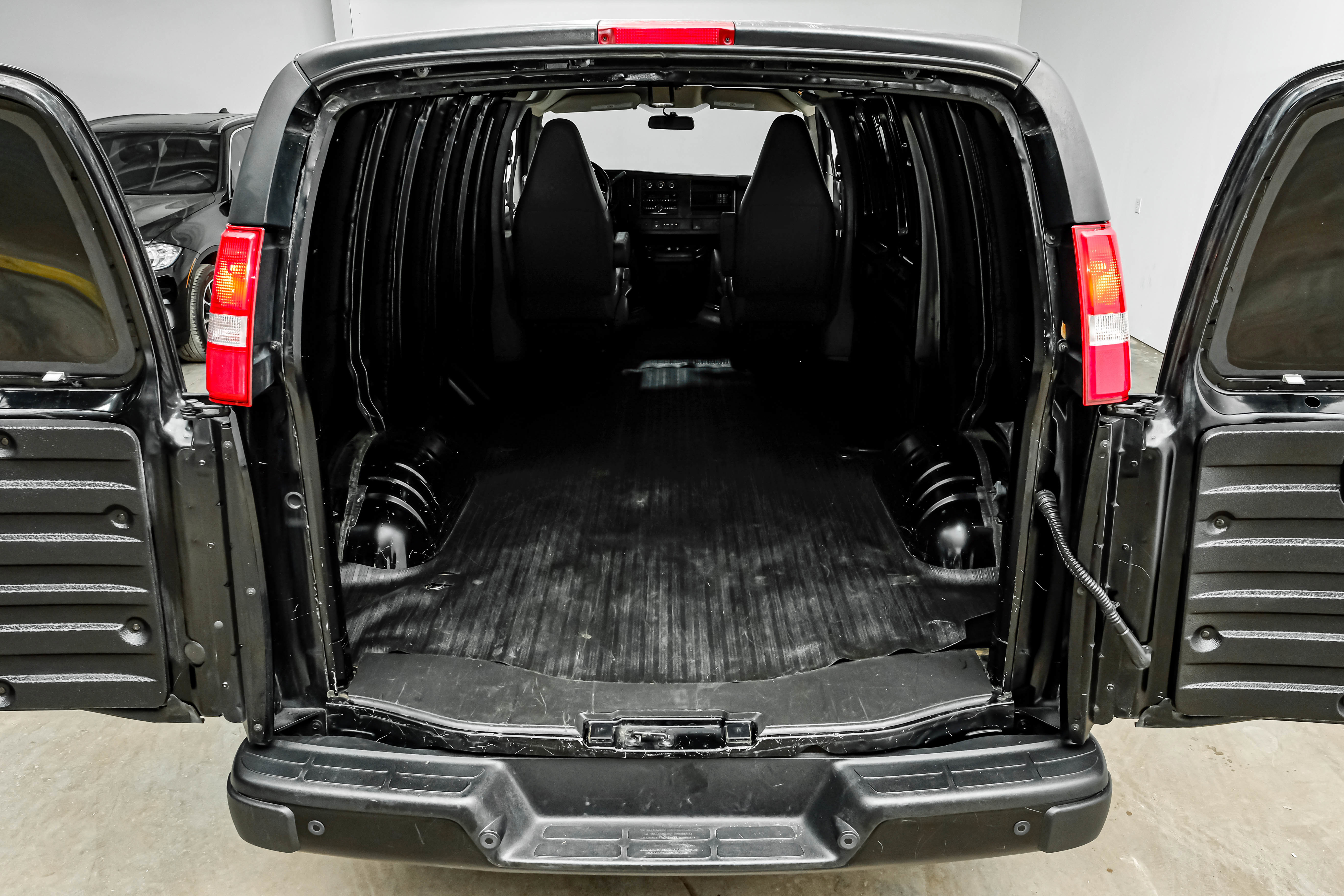 Used 2019 Chevrolet Express 2500 w/ Driver Convenience Package image 31