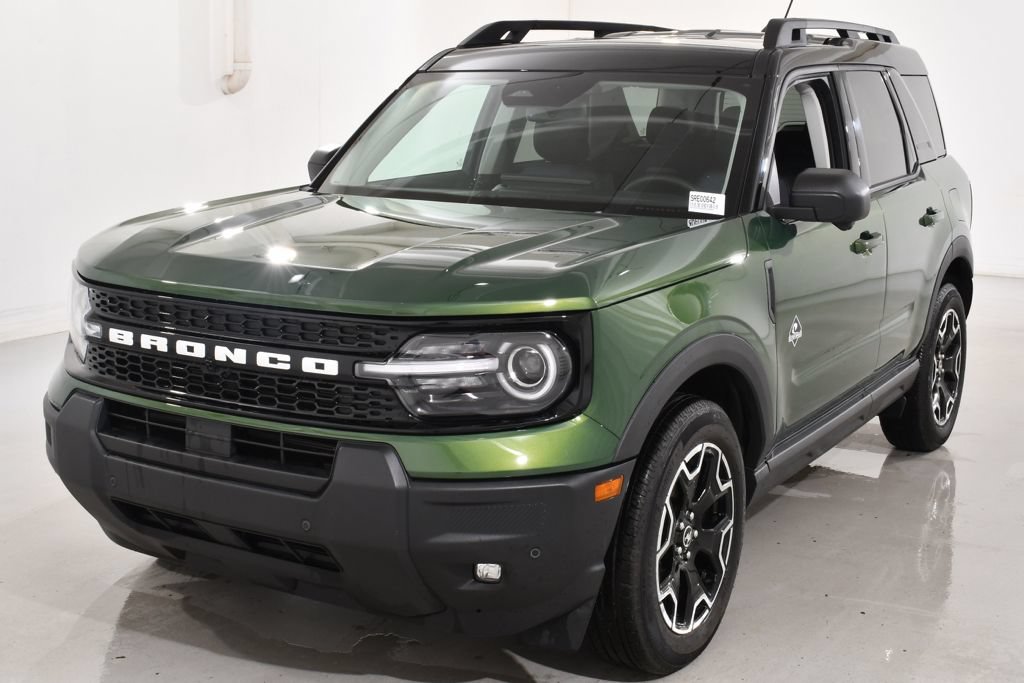 Used 2025 Ford Bronco Sport Outer Banks w/ Outer Banks Tech Package+ AWD/4WD image 2