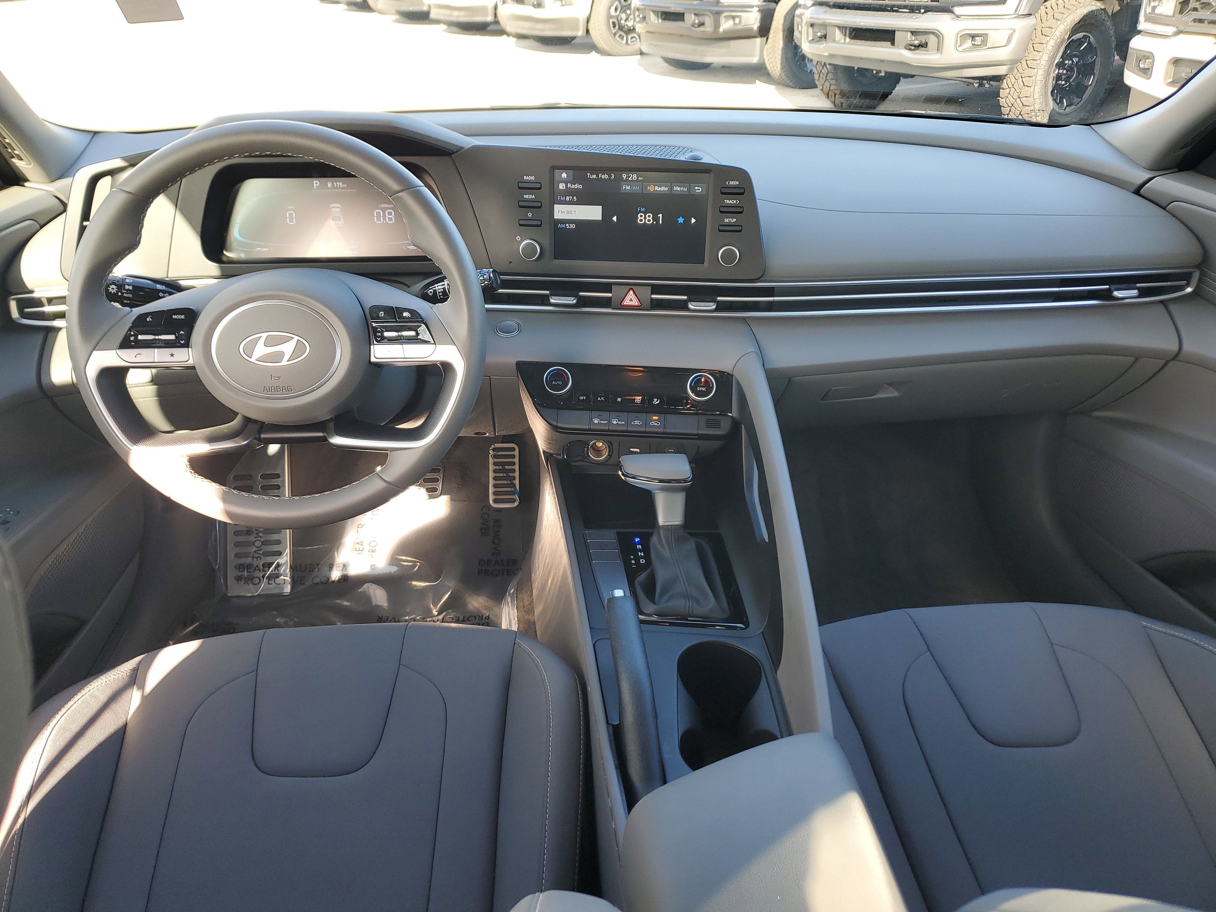 Used 2025 Hyundai Elantra Sport image 14