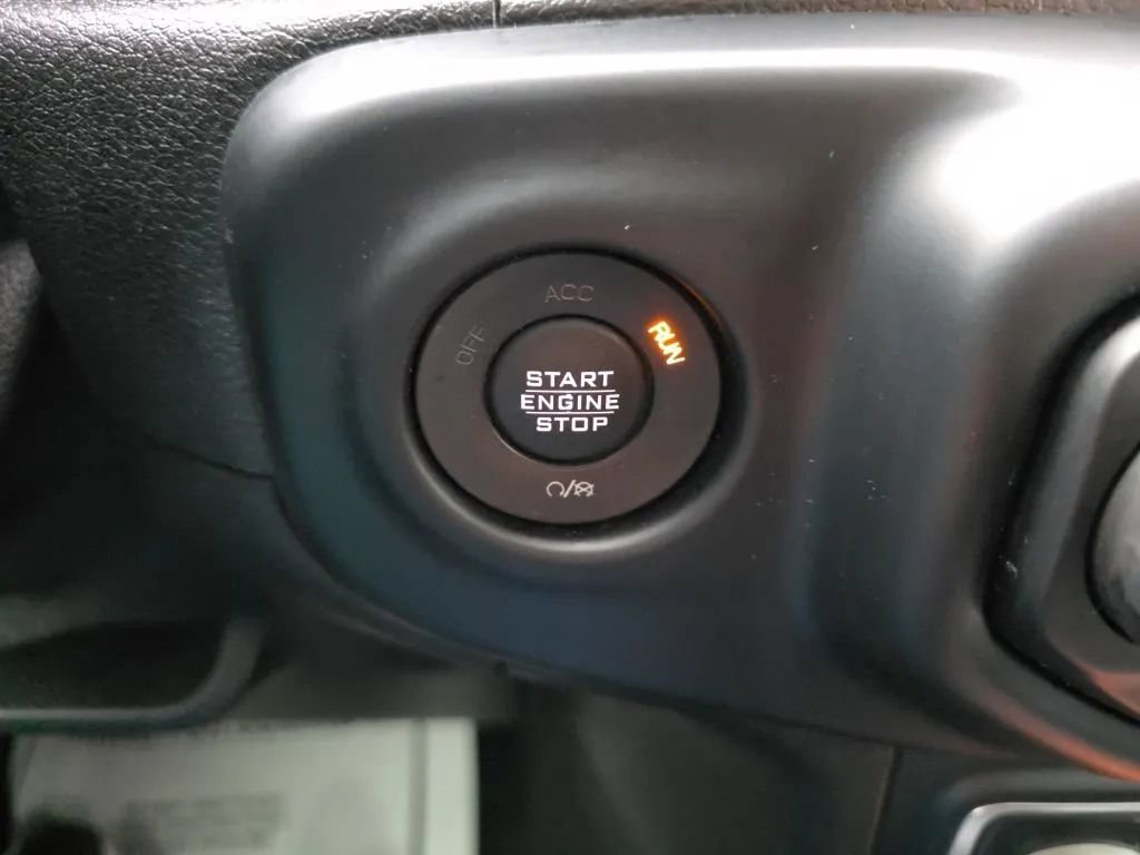 Used 2019 Jeep Wrangler Unlimited Sahara AWD/4WD image 29