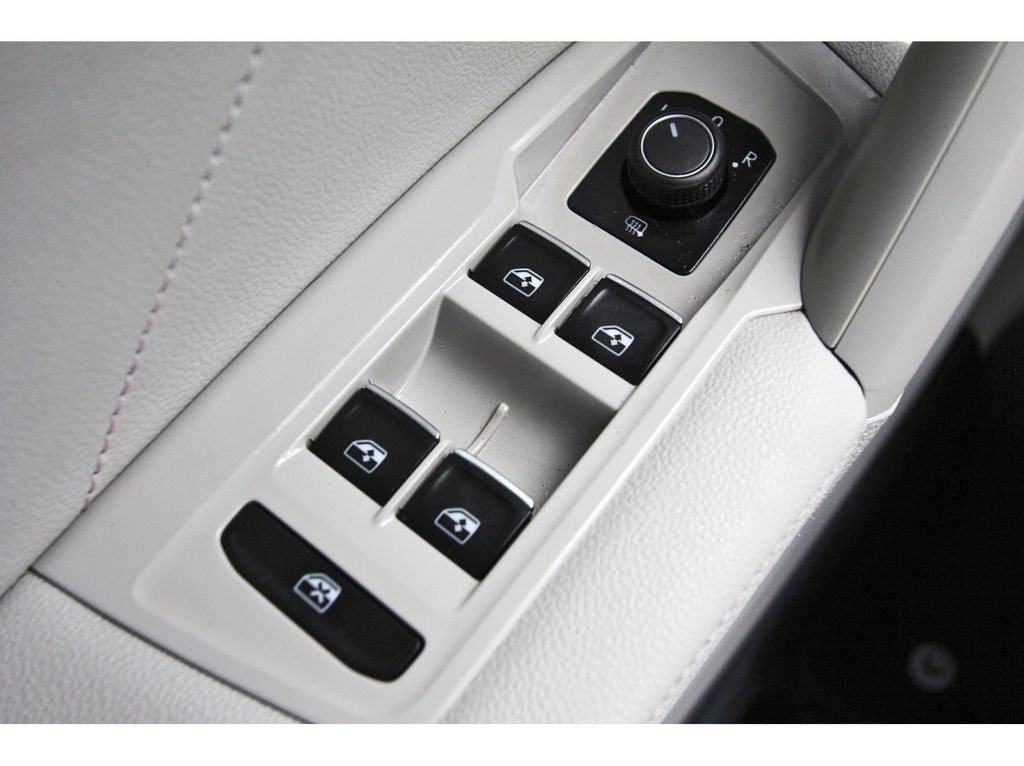 Used 2024 Volkswagen Tiguan SE w/ Panoramic Sunroof Package AWD/4WD image 21
