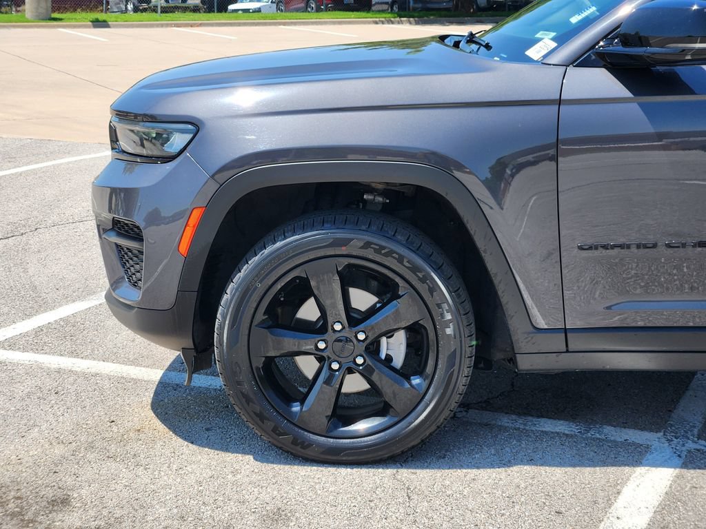 Used 2023 Jeep Grand Cherokee Altitude AWD/4WD image 8