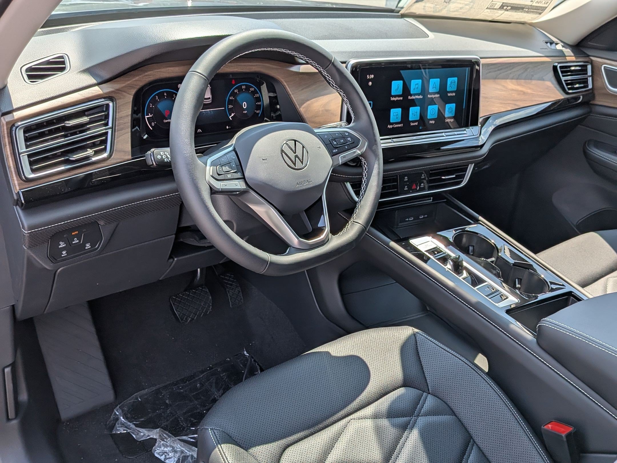 New 2026 Volkswagen Atlas SE FWD image 16