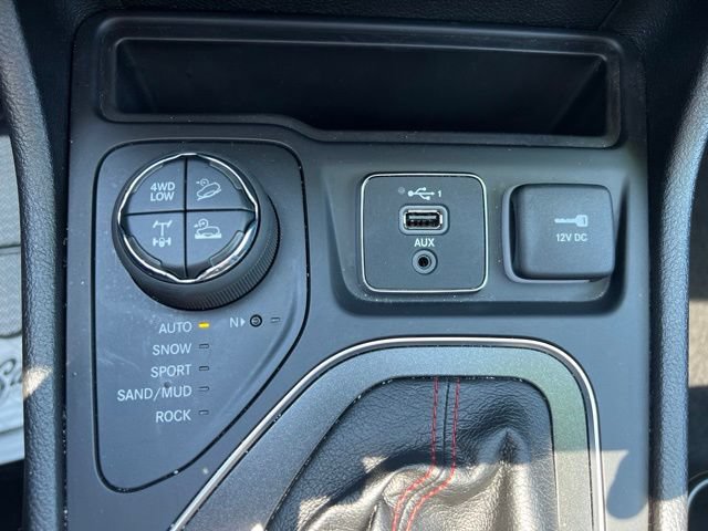Used 2021 Jeep Cherokee Trailhawk w/ Sun, Sound & Nav Group AWD/4WD image 30