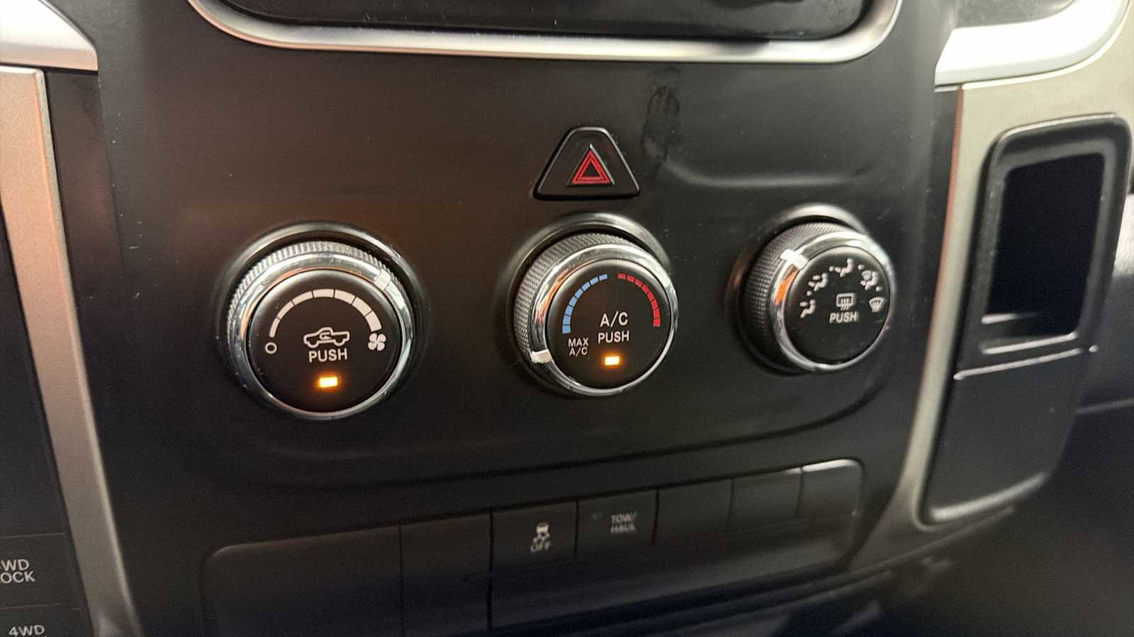 Used 2019 RAM 1500 Classic SLT AWD/4WD image 21