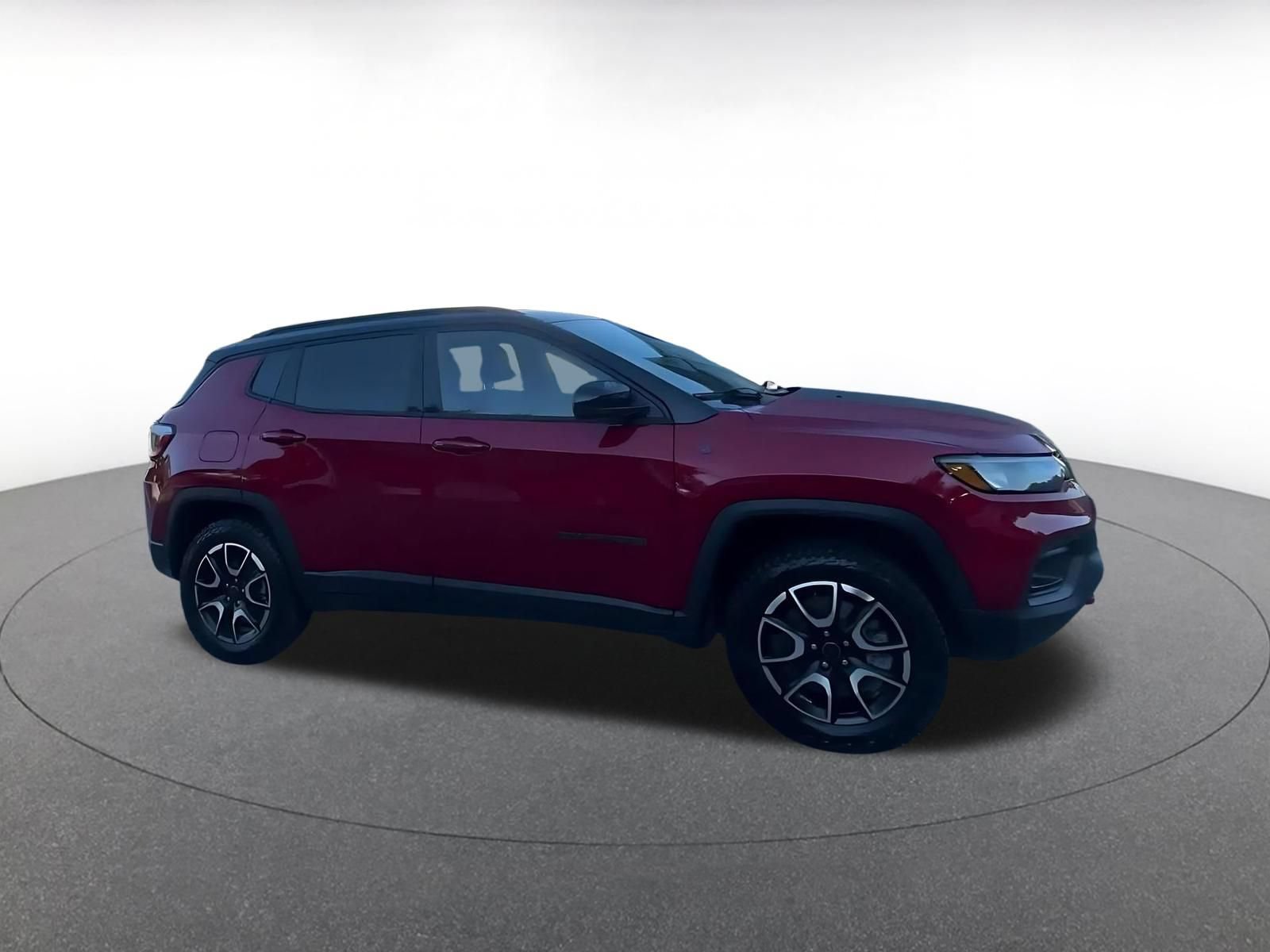 Used 2025 Jeep Compass Trailhawk AWD/4WD image 2