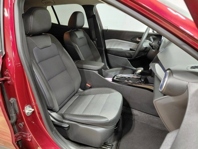Used 2025 Chevrolet Trax LT image 18