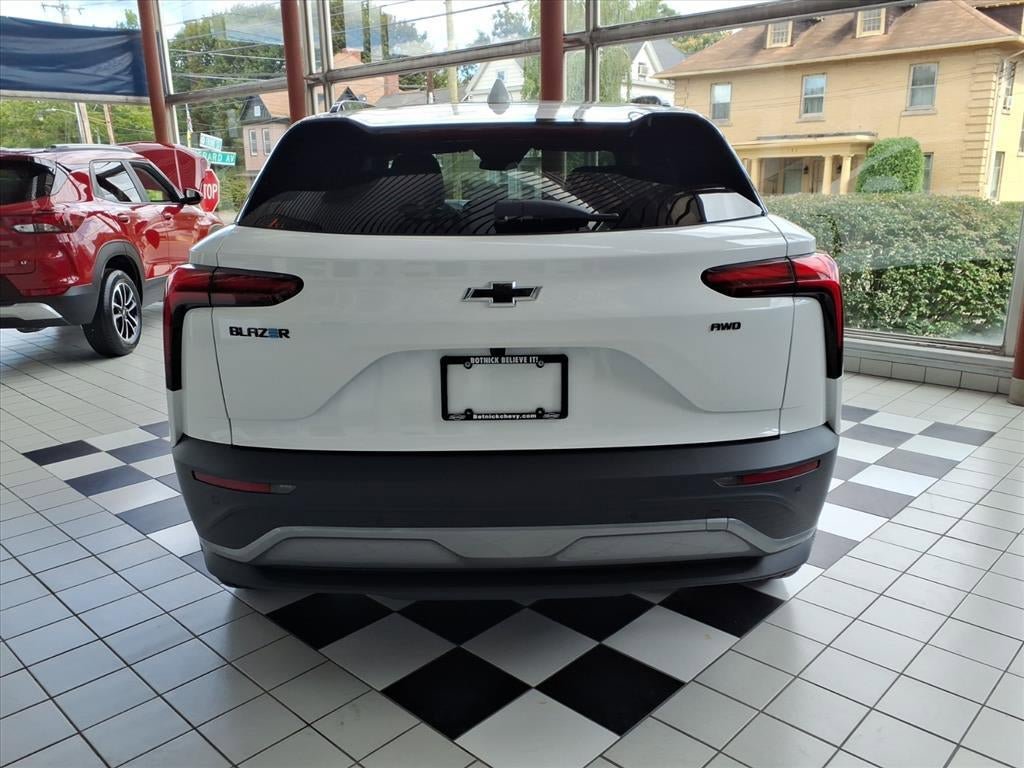 New 2025 Chevrolet Blazer EV LT AWD/4WD image 4