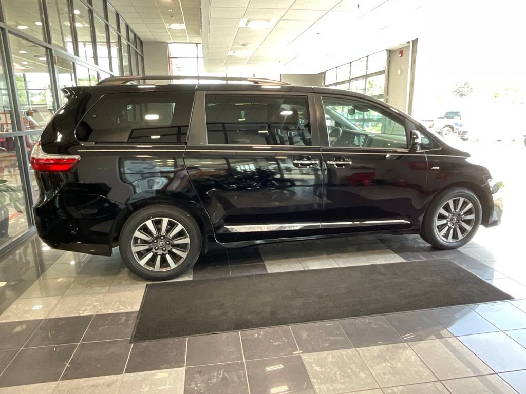 Used 2018 Toyota Sienna Limited Premium AWD/4WD image 5