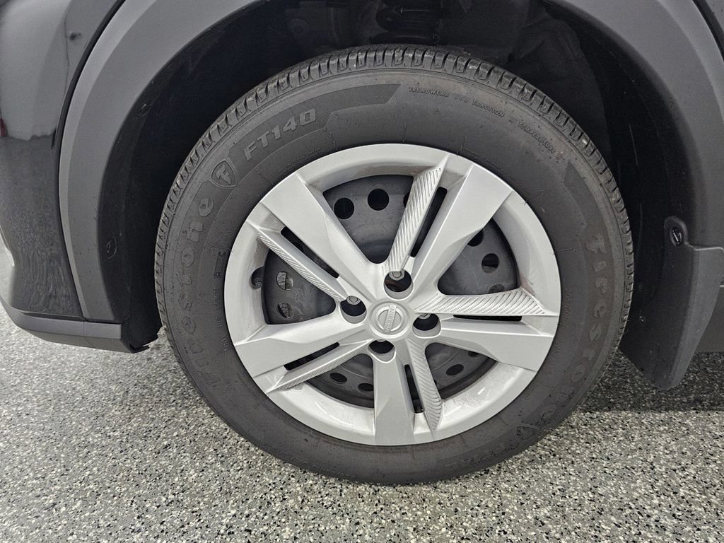 Used 2025 Nissan Kicks Play S FWD image 9