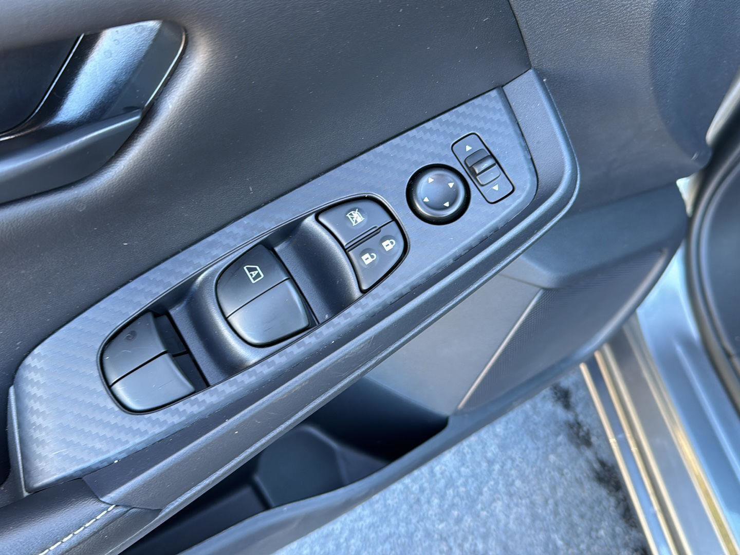 Used 2025 Nissan Sentra S image 26