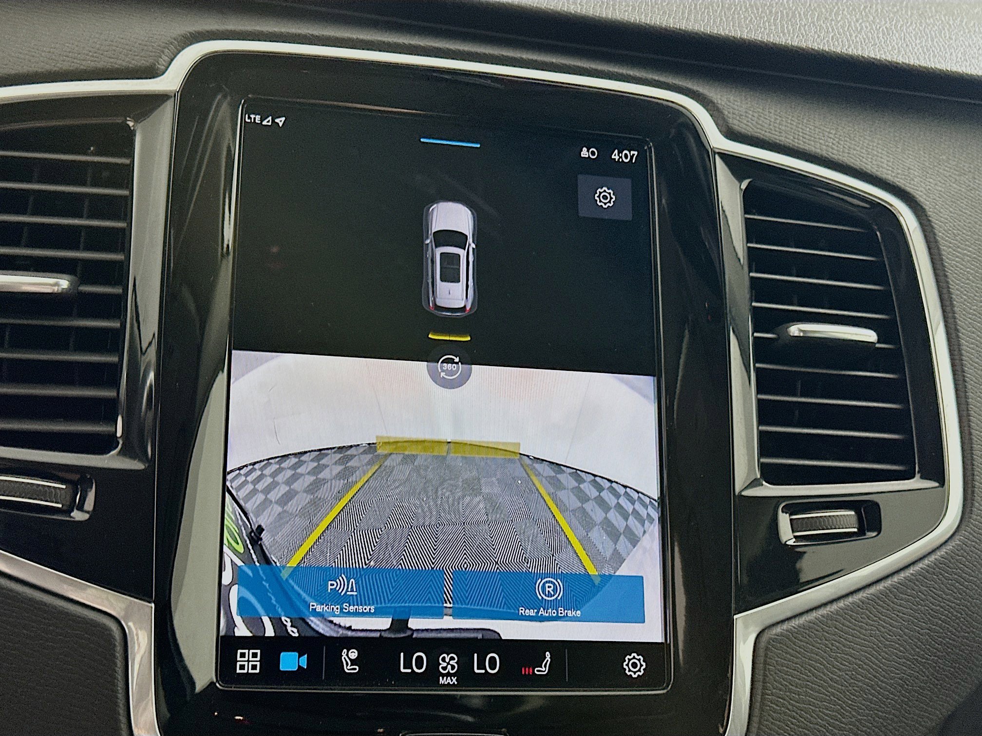 Used 2024 Volvo XC90 B5 Plus image 23