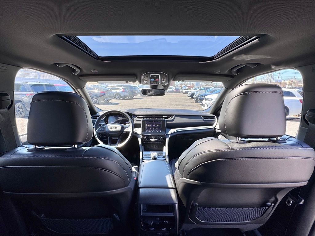 Used 2024 Jeep Grand Cherokee Altitude image 24