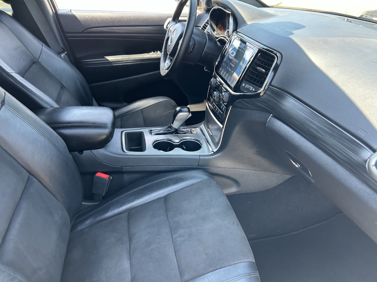 Used 2020 Jeep Grand Cherokee Altitude RWD image 12