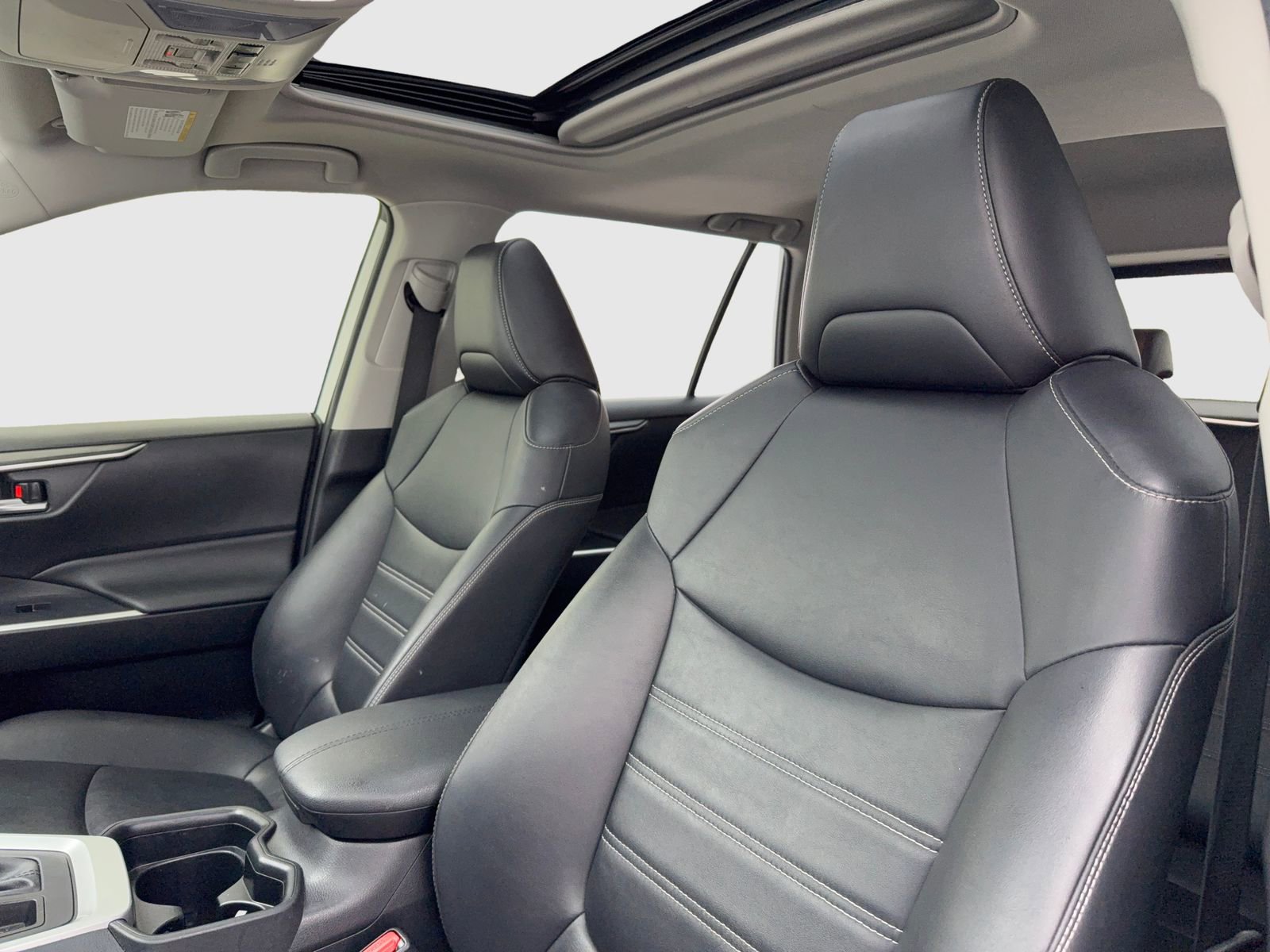 Used 2019 Toyota RAV4 XLE Premium image 10