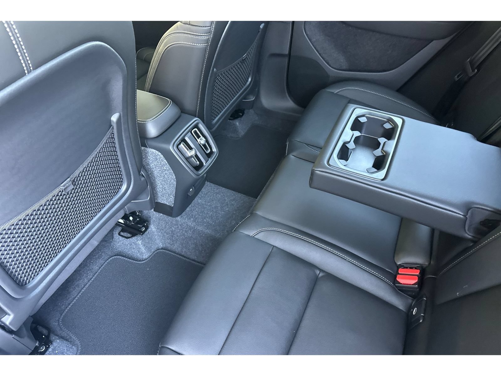 New 2026 Volvo XC40 B5 Plus w/ Climate Package AWD/4WD image 4