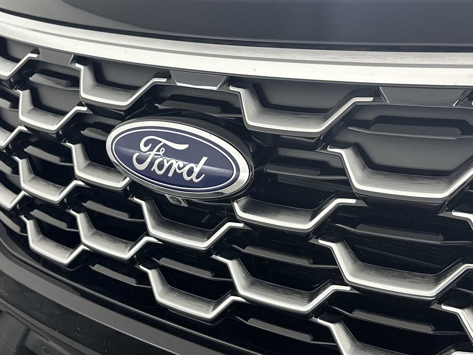 Used 2025 Ford Explorer Platinum RWD image 14