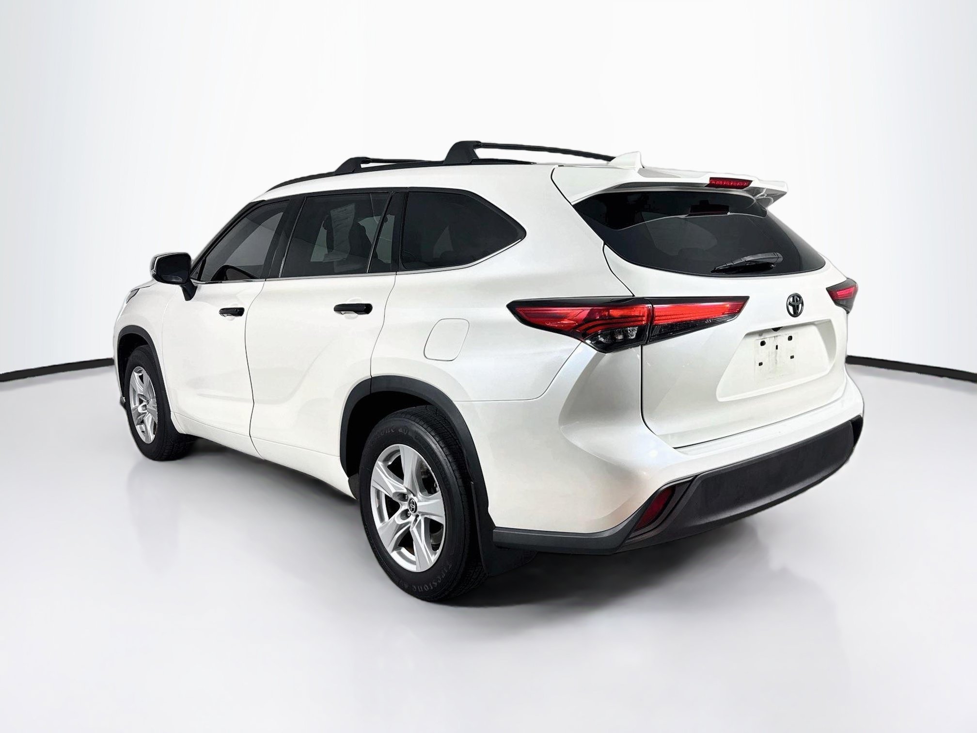 Used 2021 Toyota Highlander L FWD image 29